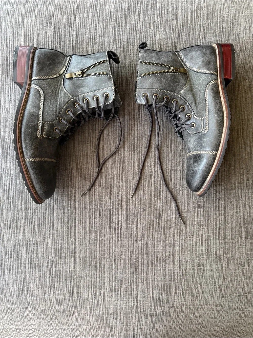 Ferro Aldo Men's Distressed Gray Lace up boots